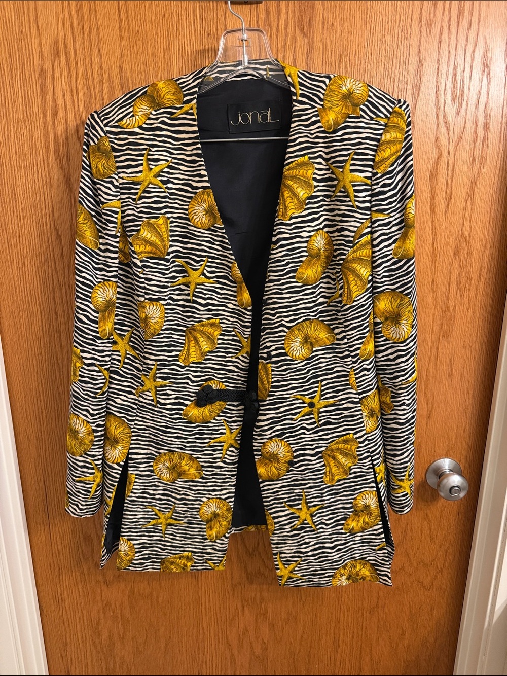 Jonal Vintage Women’s Suit Set Gold Shell-Print, Blazer + Pencil Skirt & Jacket